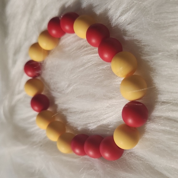 Handcrafted beaded bracelet made on stretchy cord - Picture 2 of 4